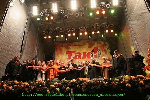 Ukrainian Orange leaders with the Orange Scarf of Support shortly after receiving the confirmation of Yushchenko's victory